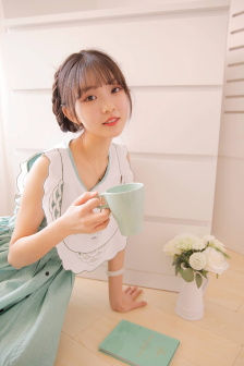 《丰满女学生》在线观看